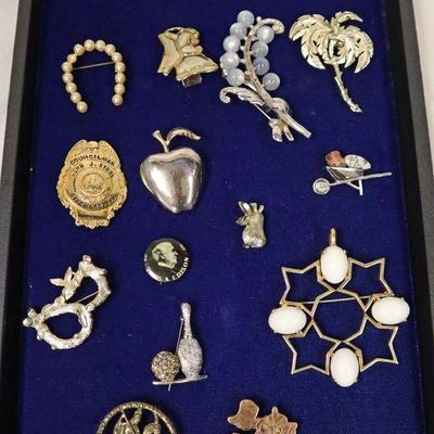 Lot: 510 - Lot of 18 brooches

Lot of 18 brooches
