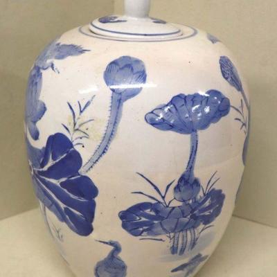 Lot: 526 - Blue and white Asian style porcelain jar with lid

Blue and white Asian style porcelain jar with lid
