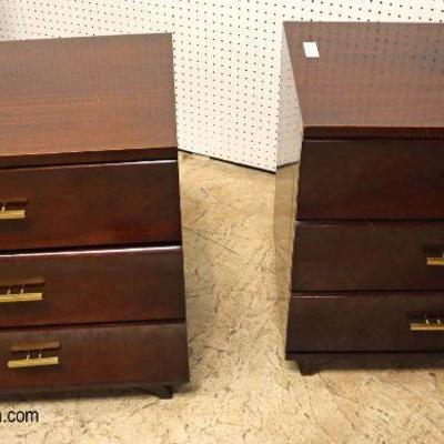 Lot: 608 - PAIR of Mid Century modern mahogany 3 drawer

PAIR of Mid Century modern mahogany 3 drawer bedside stands
