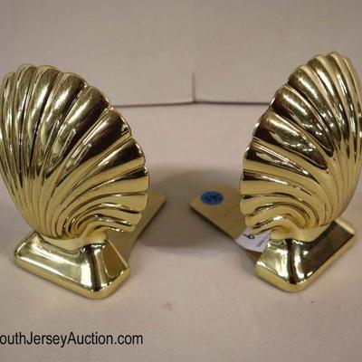 Lot: 563 - Pair of brass Henry Ford Museum shell bookends

Pair of brass Henry Ford Museum shell bookends

