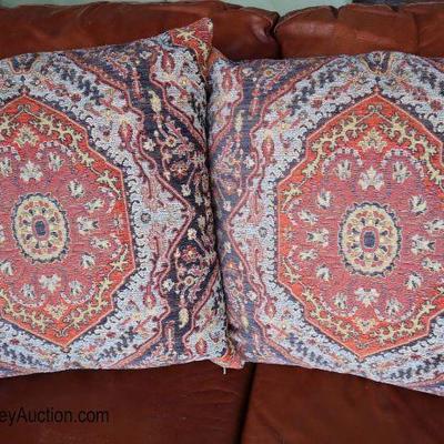 Lot: 489 - Pair of multi color decorator pillows

Pair of multi color decorator pillows
