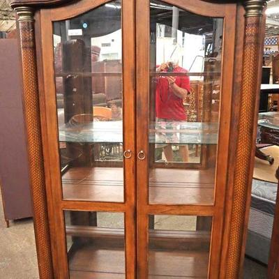Lot: 587 - Display cabinet in the manner of Tommy Bahama with

Display cabinet in the manner of Tommy Bahama with 2 doors and mirror back...