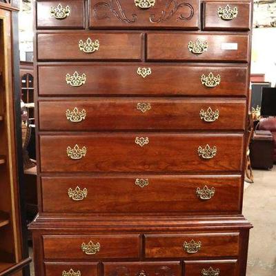 Lot: 585 - Cherry queen anne 1 piece shell carved 14 drawer

Cherry queen anne 1 piece shell carved 14 drawer high boy

