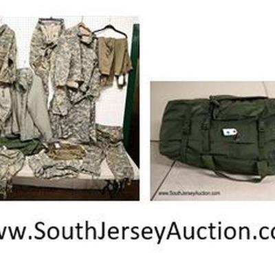 Lot: 575 - U.S. Military style duffle/sea/air bag with

U.S. Military style duffle/sea/air bag with accessories
