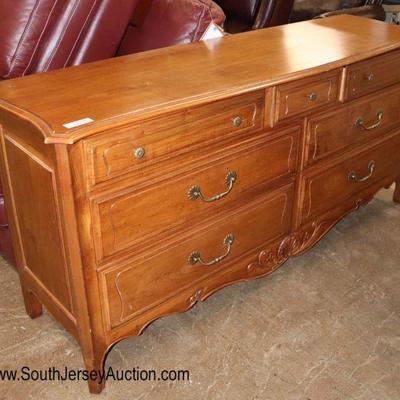 Lot: 714 - Ethan Allen Furniture burl maple 7 drawer country

Ethan Allen Furniture burl maple 7 drawer country French low chest

