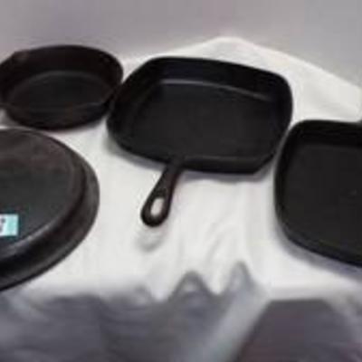 CAST IRON SKILLETS AND LID