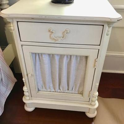 Lexington Furniture Betsy Cameron Collection Nana's favorite nightstand $225
21 X 17 X 28