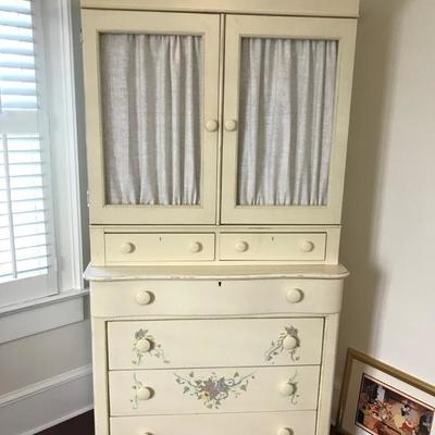 Lexington Furniture Betsy Cameron Collection Dress up hutch $795
38 X 20 X 72