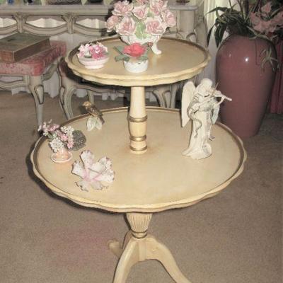 2 TIER PIE TABLE  HOLLYWOOD GLAM                                     
   BUY IT NOW $ 35.00 EACH   THERE ARE 2
