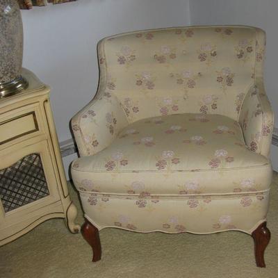 UPHOLSTERED CHAIR    BUY IT NOW $ 40.00