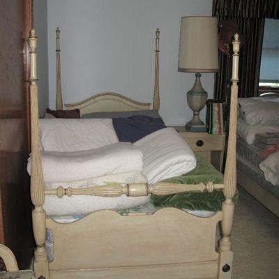 DOUBLE TWIN 4 POSTER BEDS   BUY IT NOW $ 85.00 EACH