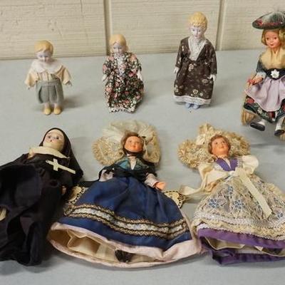1097	GROUP OF 7 DOLLS, ONE IN A CHAIR, APPROXIMATELY 6 IN

