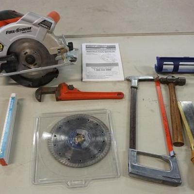 1052	TOOL LOT INCLUDING HAND & POWER TOOLS
