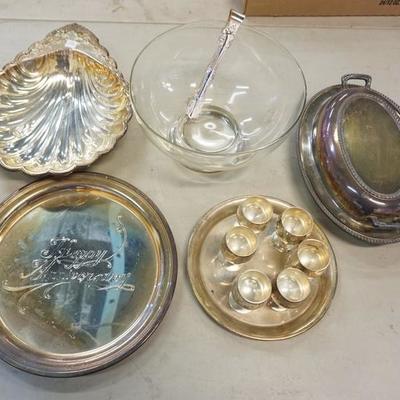 1076	LOT W/SILVER PLATE INCLUDING SHELL DISH, CORDIAL GALSSES, COVERED DISH, ETC
