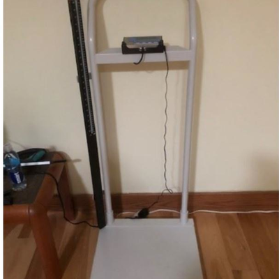Electronic physician's scale up to 500 lbs.