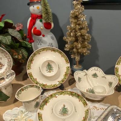 Spode holiday serving pieces