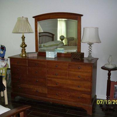 8 Drawer Dresser with Mirror, Lamps.