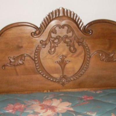 OAK BED WITH DECORATION