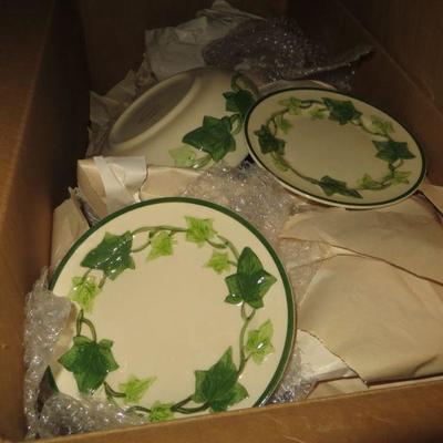 12 place setting kept in 2 boxes 
of this beautiful Ivy Set