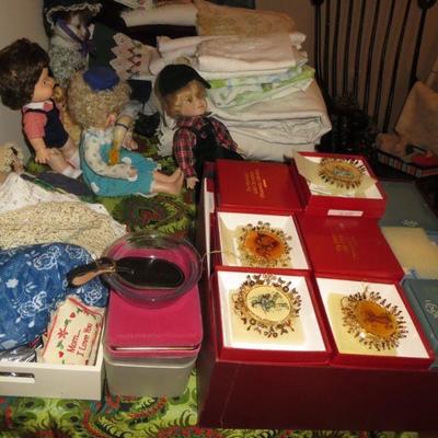 Gold Christmas Ornaments 