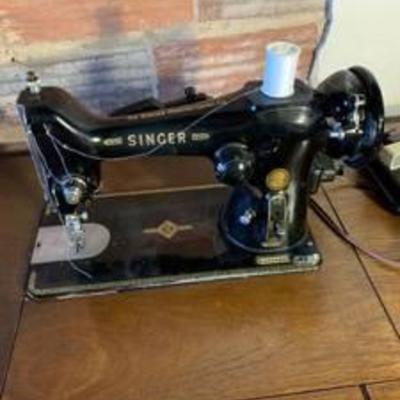 Antique Singer Sewing Machine With Table Works