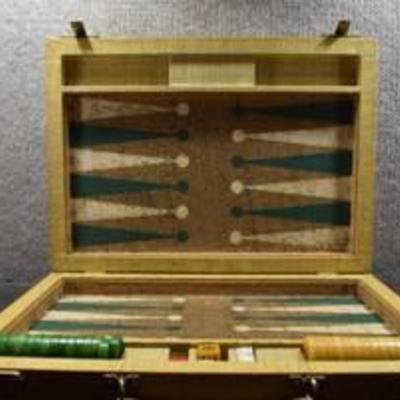 Vintage 1930's Tan Backgammon Set and Carrying Case  Unknown Maker  Bakelite Playing Pieces  15.5 W x 11.25 L x 2 H -WILL SHIP