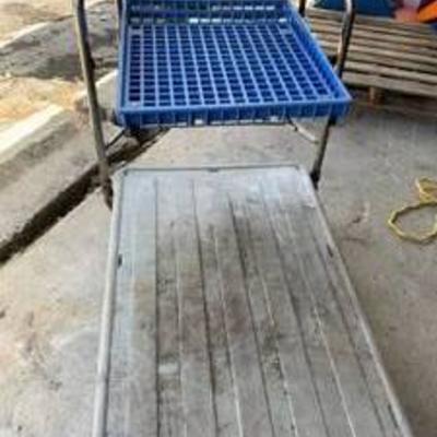 Large utility cart with top tray