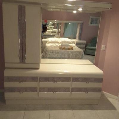 Mirrored Dresser that goes with complete queen bedroom set