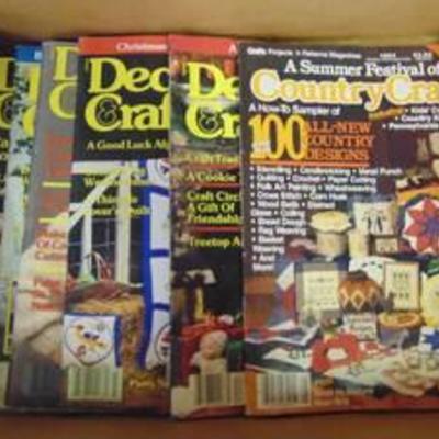 Assorted DÃ©cor and Craft Life magazines