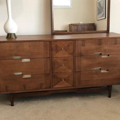 American of Martinsville four piece bedroom set to include double dresser with mirror,four drawer bureau, highboy and double bed. 