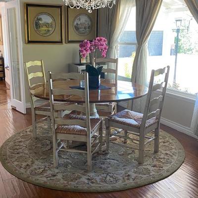Kitchen table with drop down leafs and 6 chairs from Glabmans