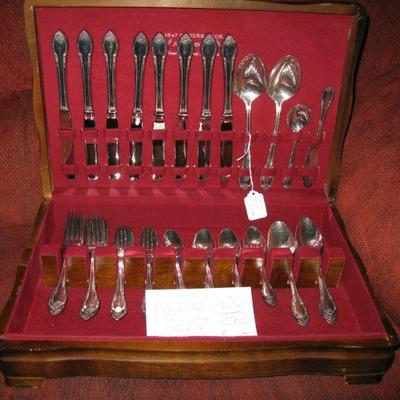 1847 ROGERS SILVERPLATE   SERVICE FOR 8 AND SERVING PIECES  
BUY IT NOW $ 125.00