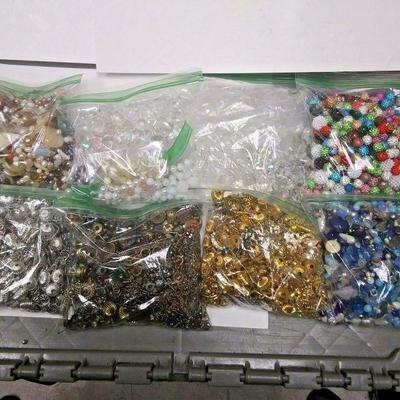 https://www.ebay.com/itm/114329008339	WL3075 13 LBS OF JEWELRY BEADS & FINDINGS FOR JEWELRY MAKING	Auction
