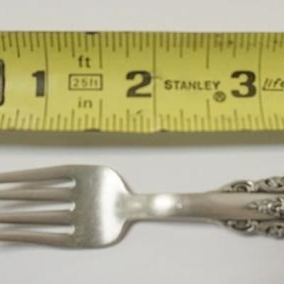 1002	WALLACE GRAND BAROQUE CHILDS FORK, 4 IN LONG, 0.72 TROY OZ
