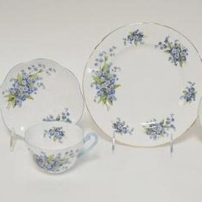 1095	GROUP OF SHELLEY CUPS & SAUCERS & PLATES

