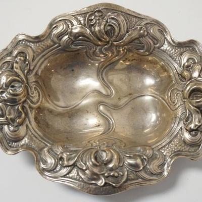 1022	STERLING SILVER BOWL W/EMBOSSED FLOWERS, 7 5/8 IN X 6 1/8 IN X 1 5/8 IN HIGH, 3.36 TROY OZ
