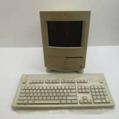 Vintage Apple Macintosh Color Classic Model M1600 With Apple Extended Keyboard 2, Does Not Power On