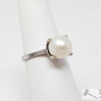 520	

10k Gold Pearl Ring- 2.3g
Weighs Approx 2.3g, Approx Size 5