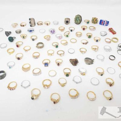 554	

Approx 70 Costume Rings
Sizes Range From 6- 7