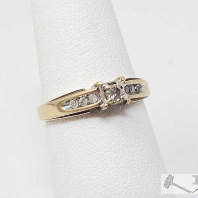 522	

10k Gold Diamond Ring- 2.3g
Weighs Approx 2.3g, Size Approx 7
