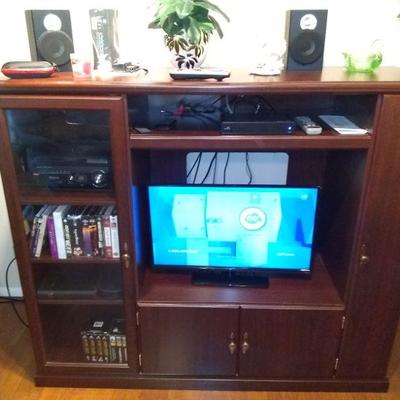 TV stand $25.00 tv $30.00 