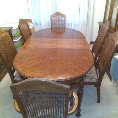 table & 6 chairs $100.00
