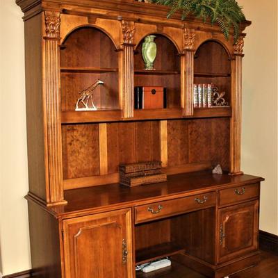 Office Desk w/ Credenza/Hortons