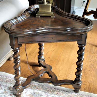 Cloverleaf Table/Home Gallery