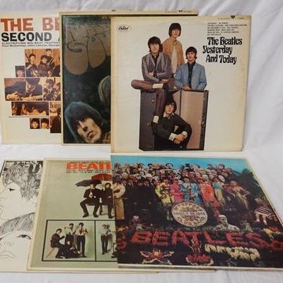 1025	LOT OF SIX BEATLES MONO ALBUMS; THE BEATLES SECOND ALBUM ,RUBBER SOUL, YESTERDAY & TODAY, SGT PEPPERS LONELY HEARTS CLUB BAND, THE...