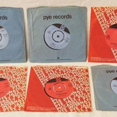 1177	LOT OF SIX BRITISH 45S IN ORIGINAL SLEEVES DAVE DAVIES & THE KINKS 
