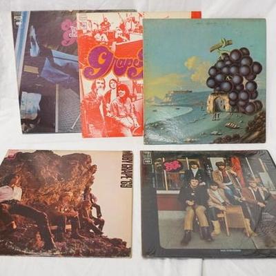 1050	LOT OF FIVE MOBY GRAPE ALBUMS; SELF TITLED (COMES WITH POSTER) WOW (GATEFOLD) GRAPE JAM, TRULY FINE CITIZEN & '69 ALL ARE STEREO...