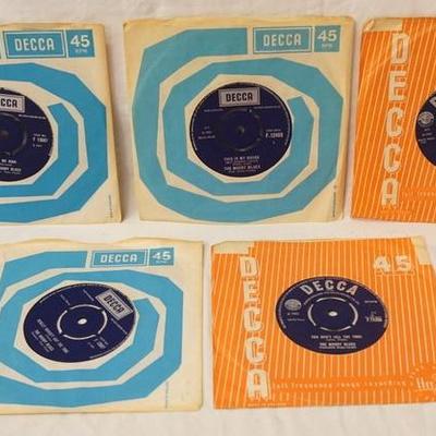 1196	LOT OF FIVE BRITISH THE MOODY BLUES 45S, ALL ARE IN ORIGINAL SLEEVES 
