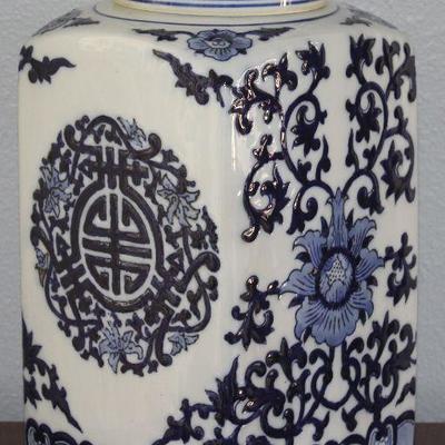 Oriental Blue and White Porcelain Square Jar with Lid ( (13â€H x 6â€ x 6â€)