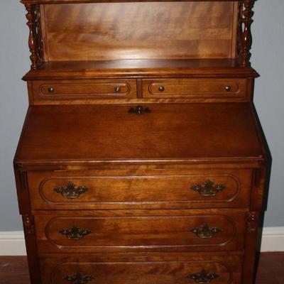 Antique Cherry 3-Drawer Larkin Desk